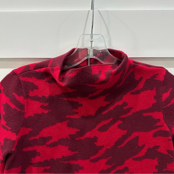 Chico’s Red Pattern Sweater Top - Picture 3 of 7